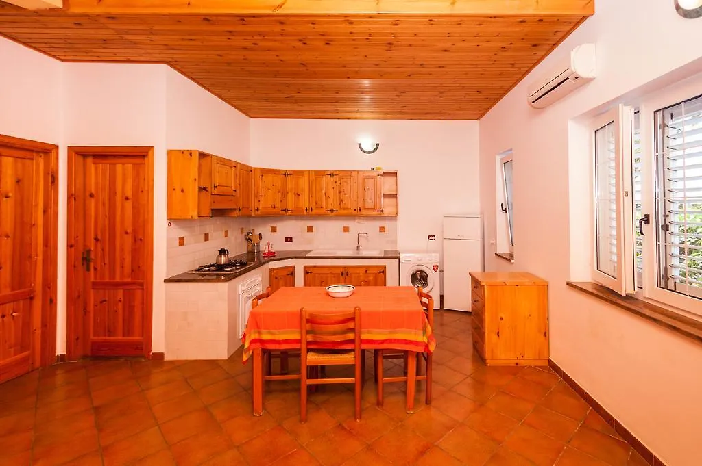 Villa Cicas sul mare Campofelice Di Roccella Italia